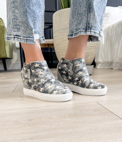 Koturny Ari w stylu sneakersów z denimu
