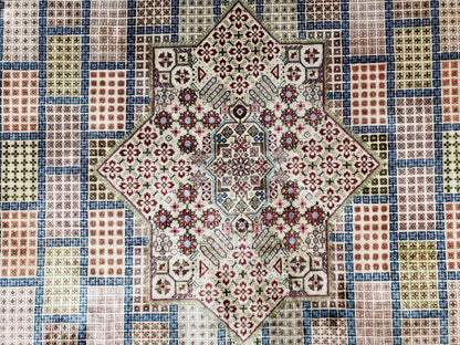 Sino-persisk silketeppe 6,4 x 9,9, svært fint håndknyttet teppe, paneldesign i flere farger, silketuster på silkebase, håndlaget vintage