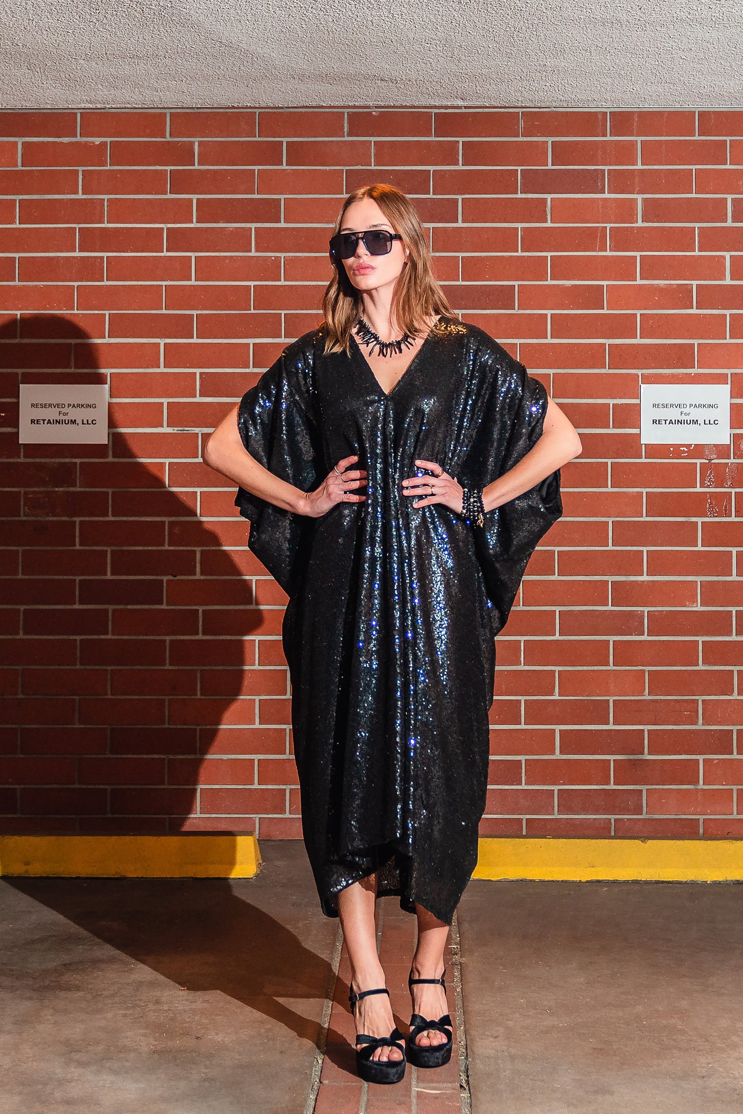 Svart paljett kaftan kjole