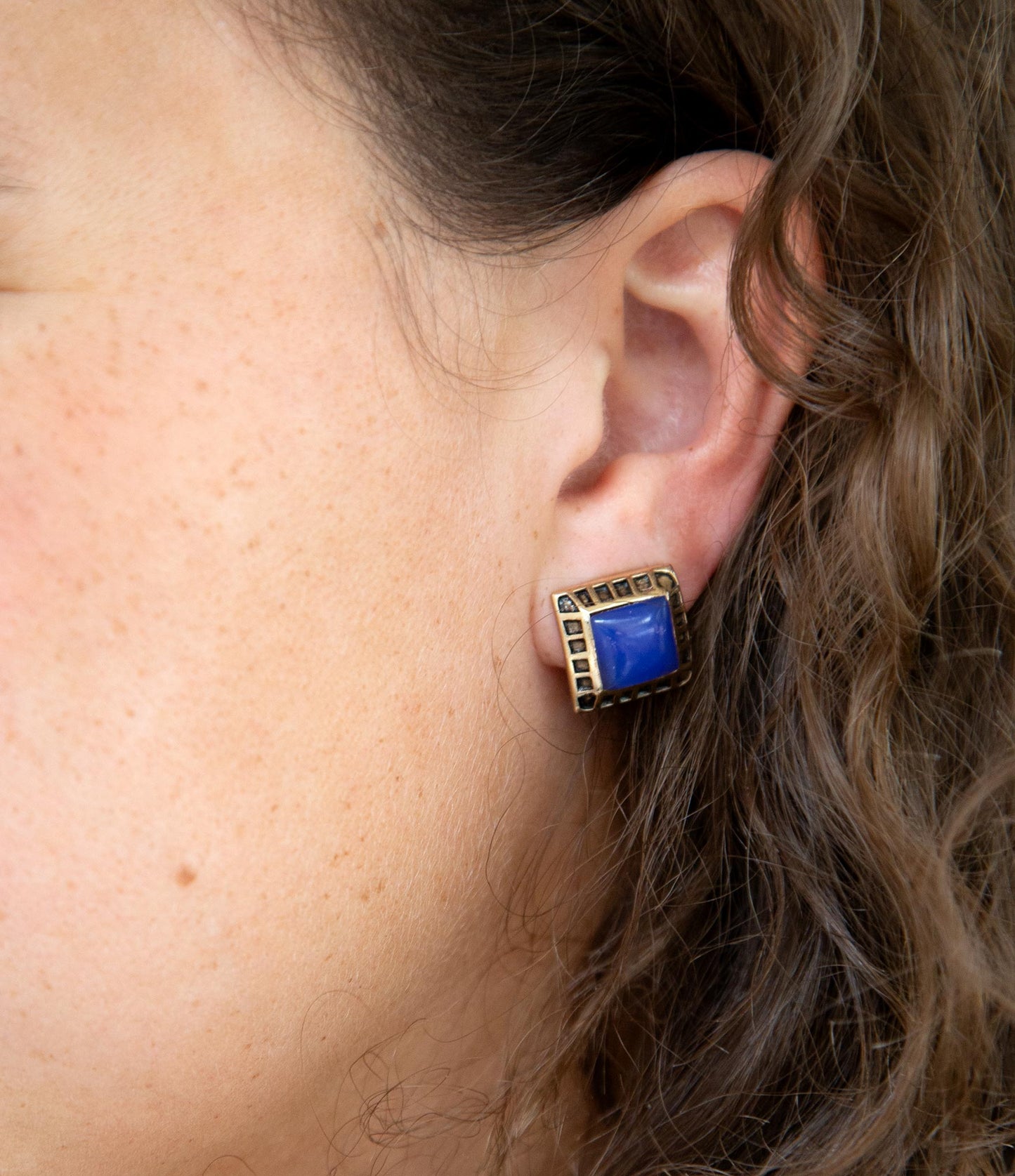 Boucles d'oreilles à clip doré en agate bleue