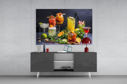 Arte de pared con vaso de cóctel y barra de untar de cítricos y hierbas