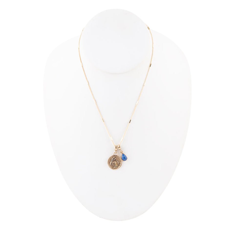 Koziorożec - Zodiakalny niebieski naszyjnik z lapis lazuli i złotym amuletem