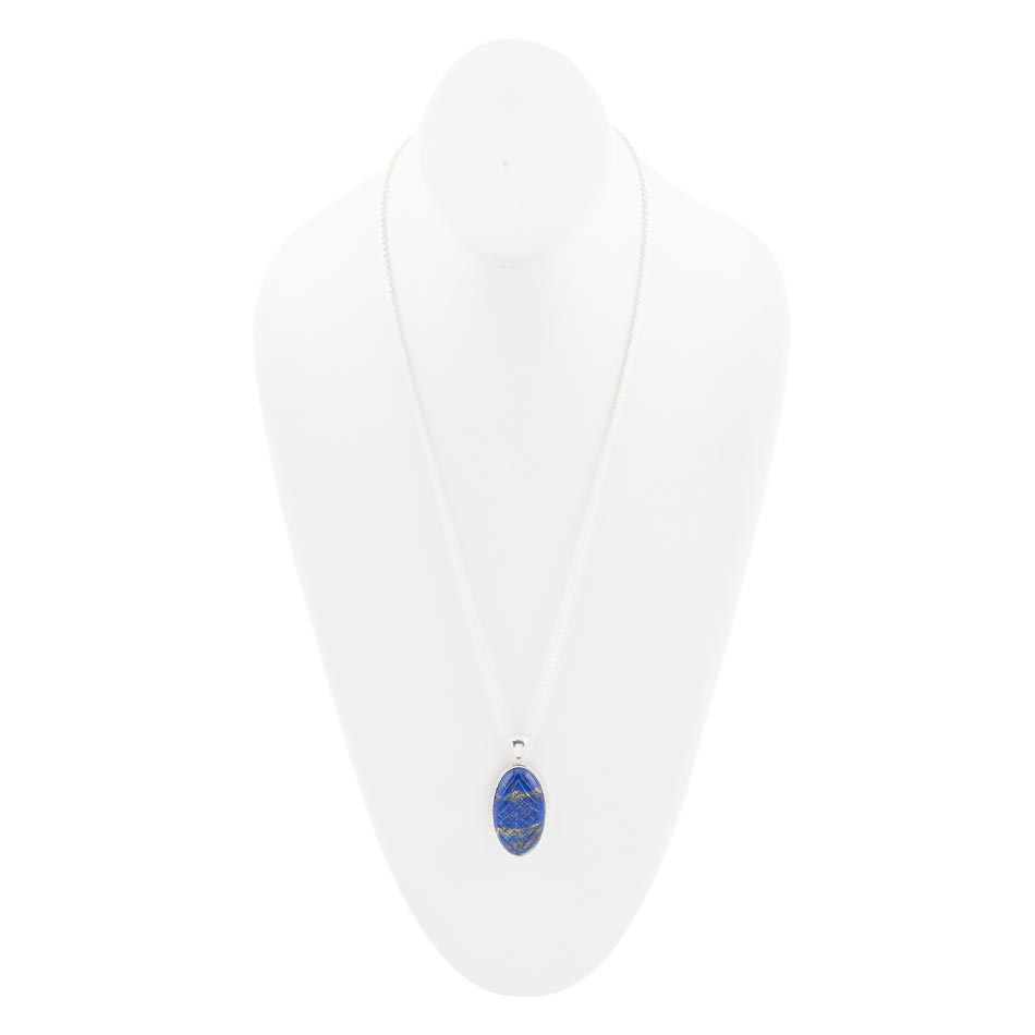 Collana con pendente intagliato in lapislazzuli blu e argento sterling