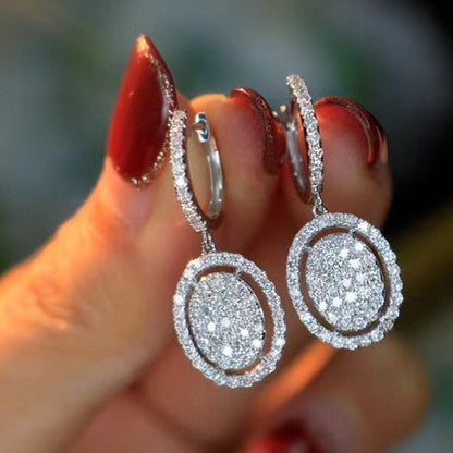 Orecchini ovali in oro bianco - Eleganza alla moda per ogni occasione