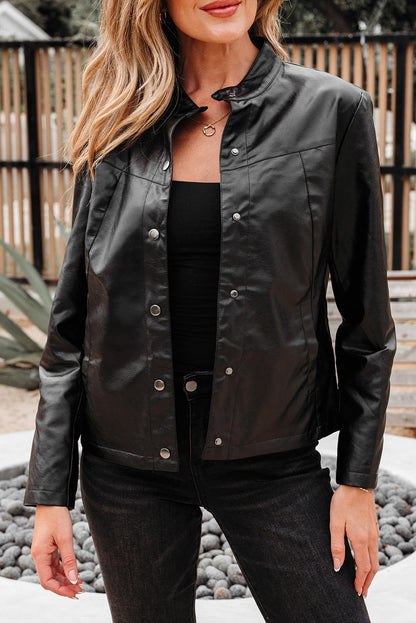 Olive Kunstleder Jacke mit Knöpfen vorne, kastig geschnitten