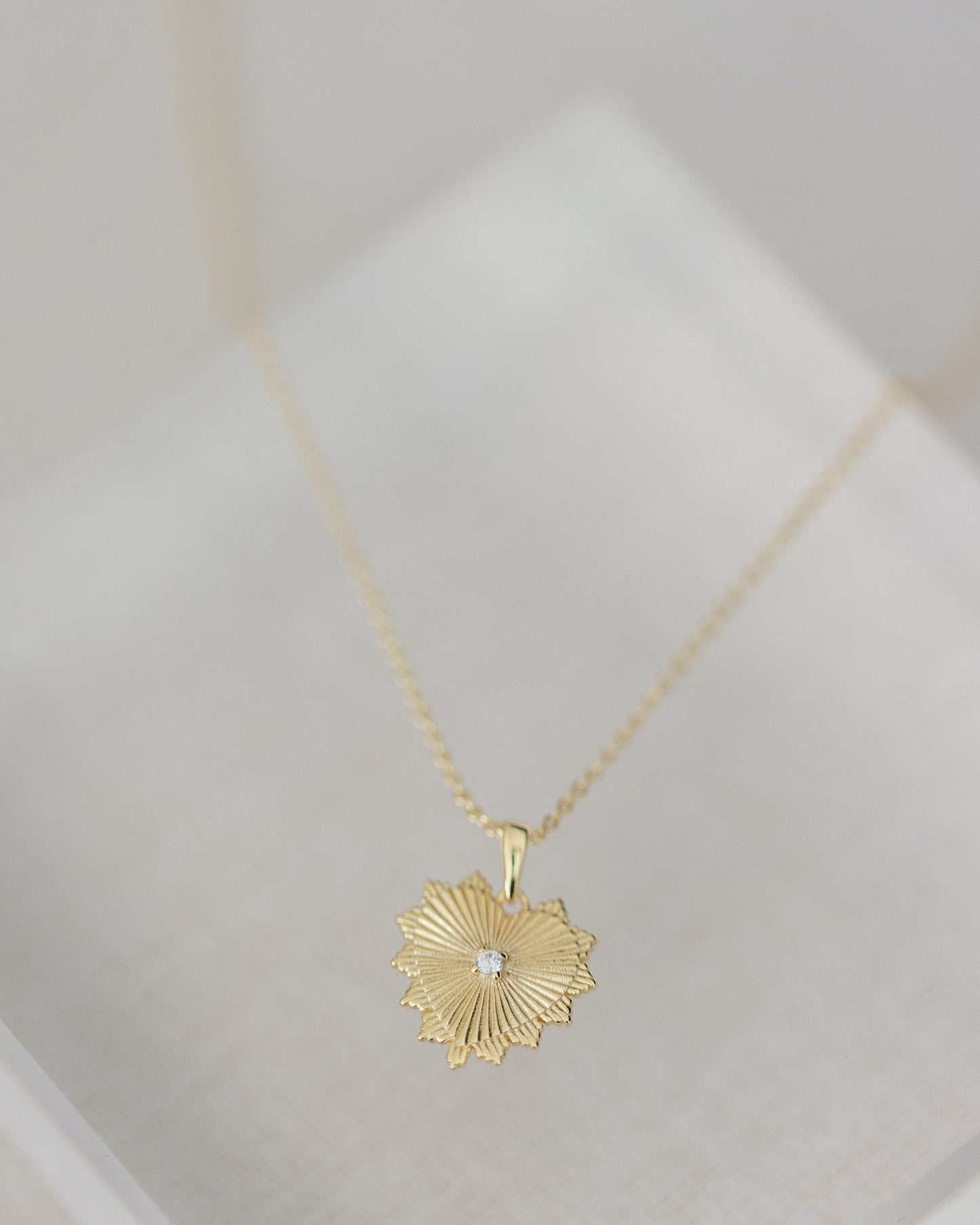 Halsband med hjärta i guld och diamant