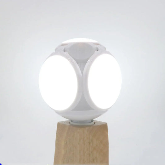 Kompakt hopfällbar bollampa med fotbollsform och LED-glöd