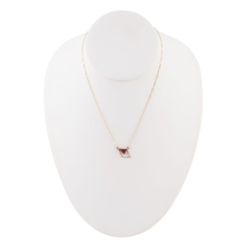 Collana a triangolo in corindone e bronzo