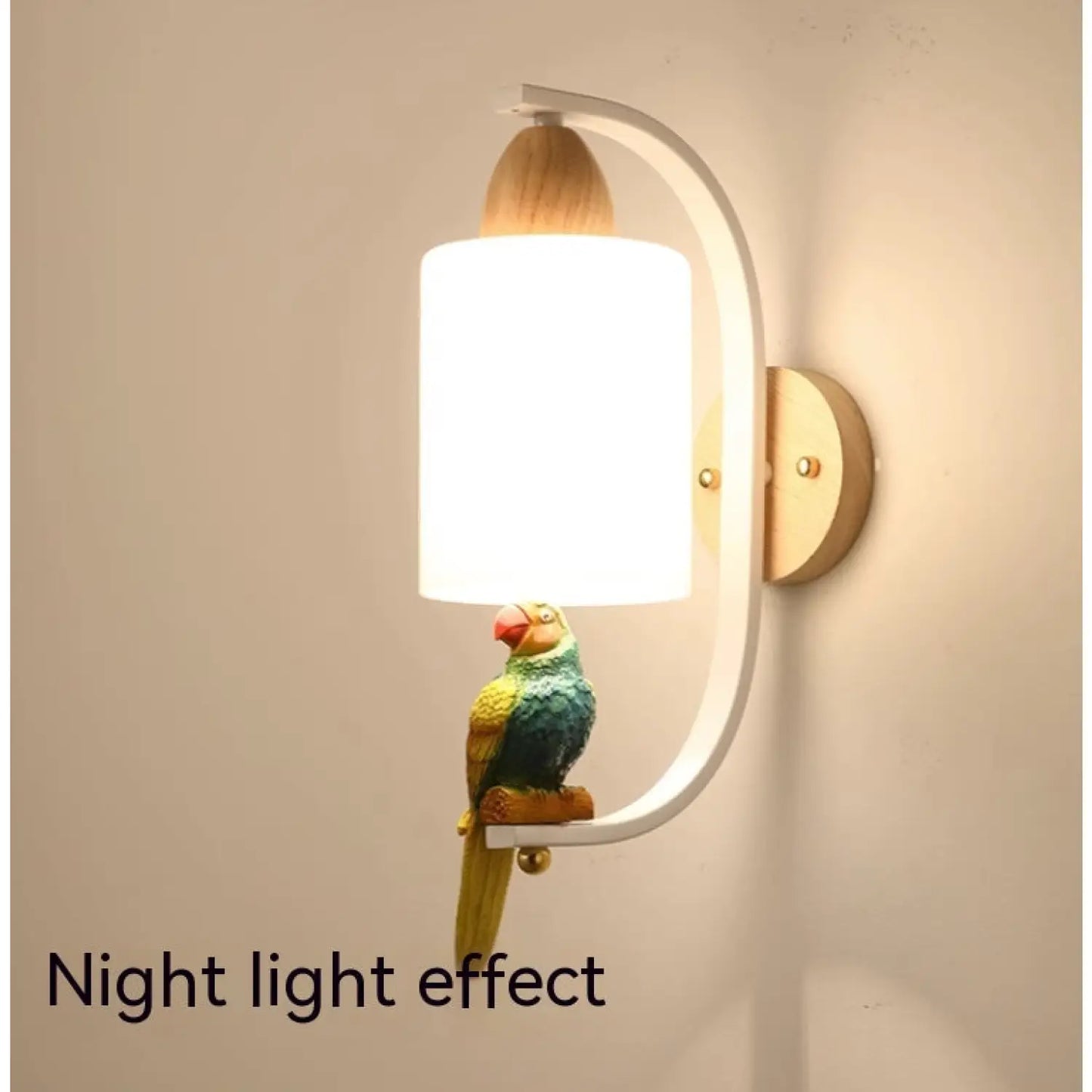 Kreativ fågellampa med massiv trädesign för gång och vardagsrum