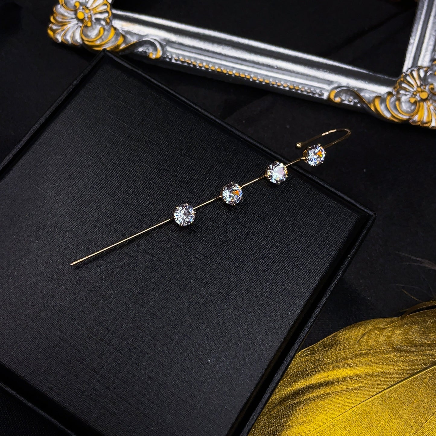 Kolczyk na ucho Crystal Row Ear Crawler Hook