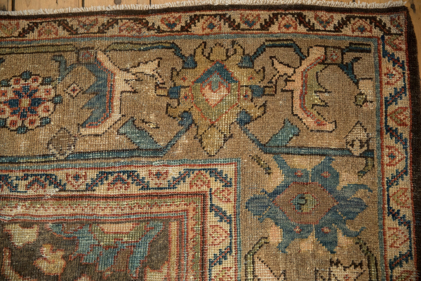 7x10.5 Vintage Distressed Mahal Carpet