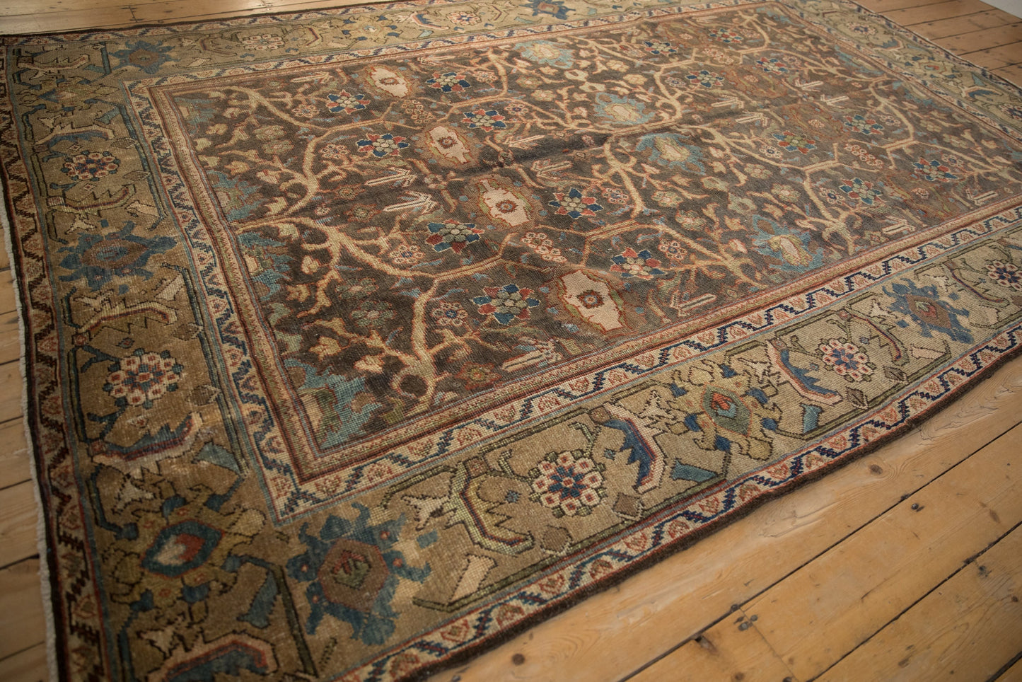 7x10.5 Vintage Distressed Mahal Carpet