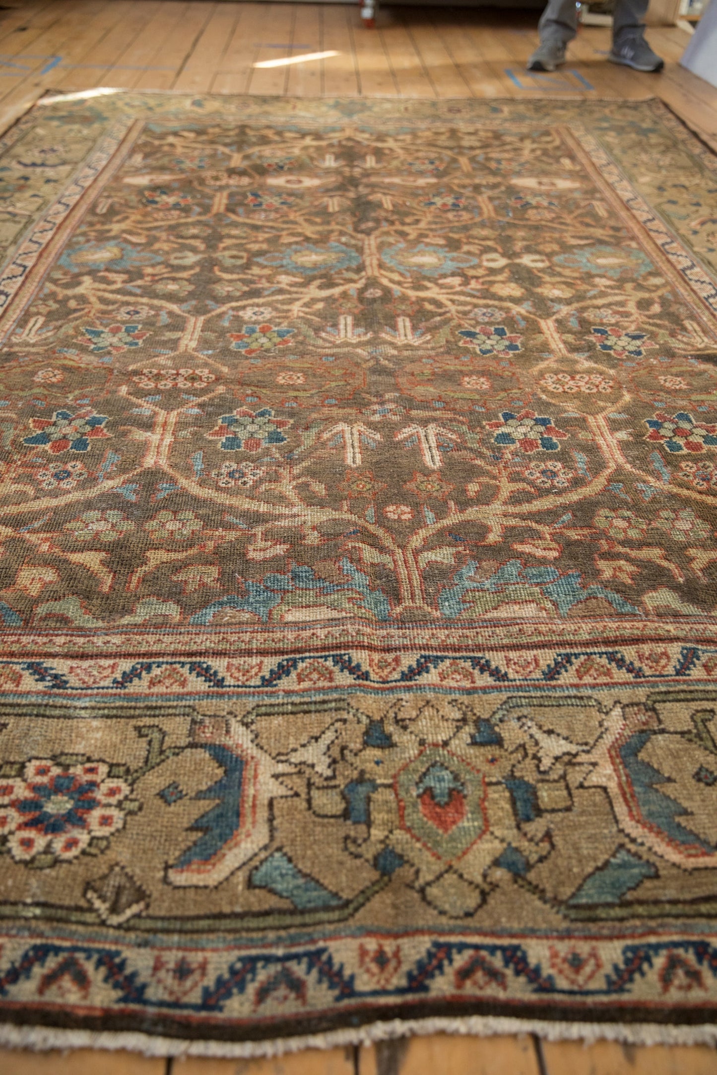 7x10.5 Vintage Distressed Mahal Carpet