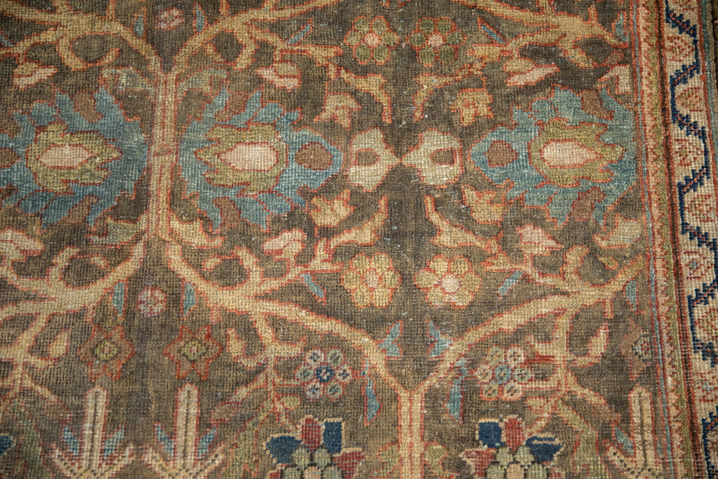 7x10.5 Vintage Distressed Mahal Carpet