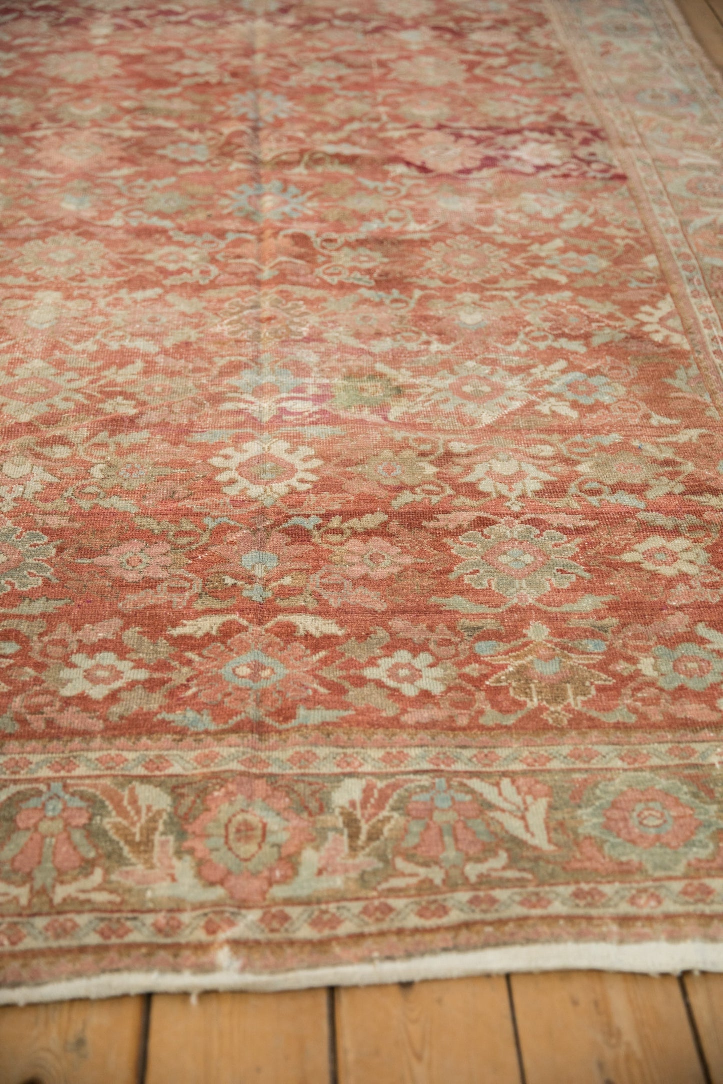 5.5x10 Vintage Distressed Mahal Carpet