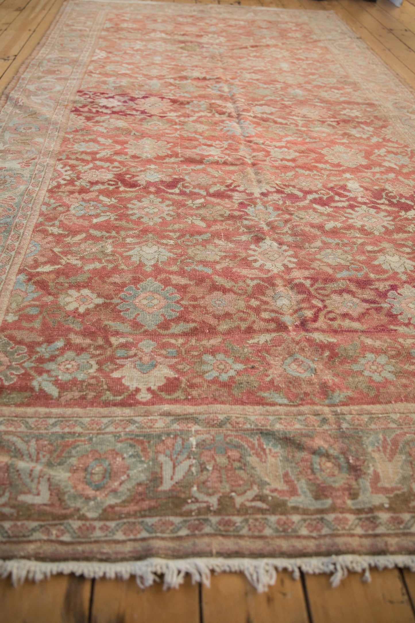 5.5x10 Vintage Distressed Mahal Carpet