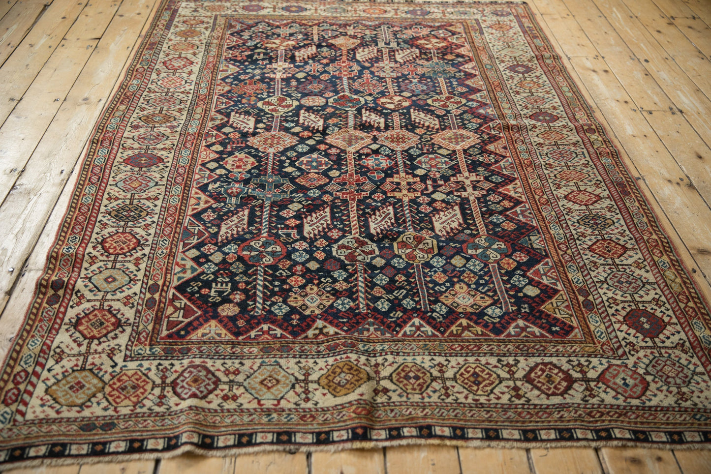 5.5x7.5 Antique Fine Qashqai Carpet