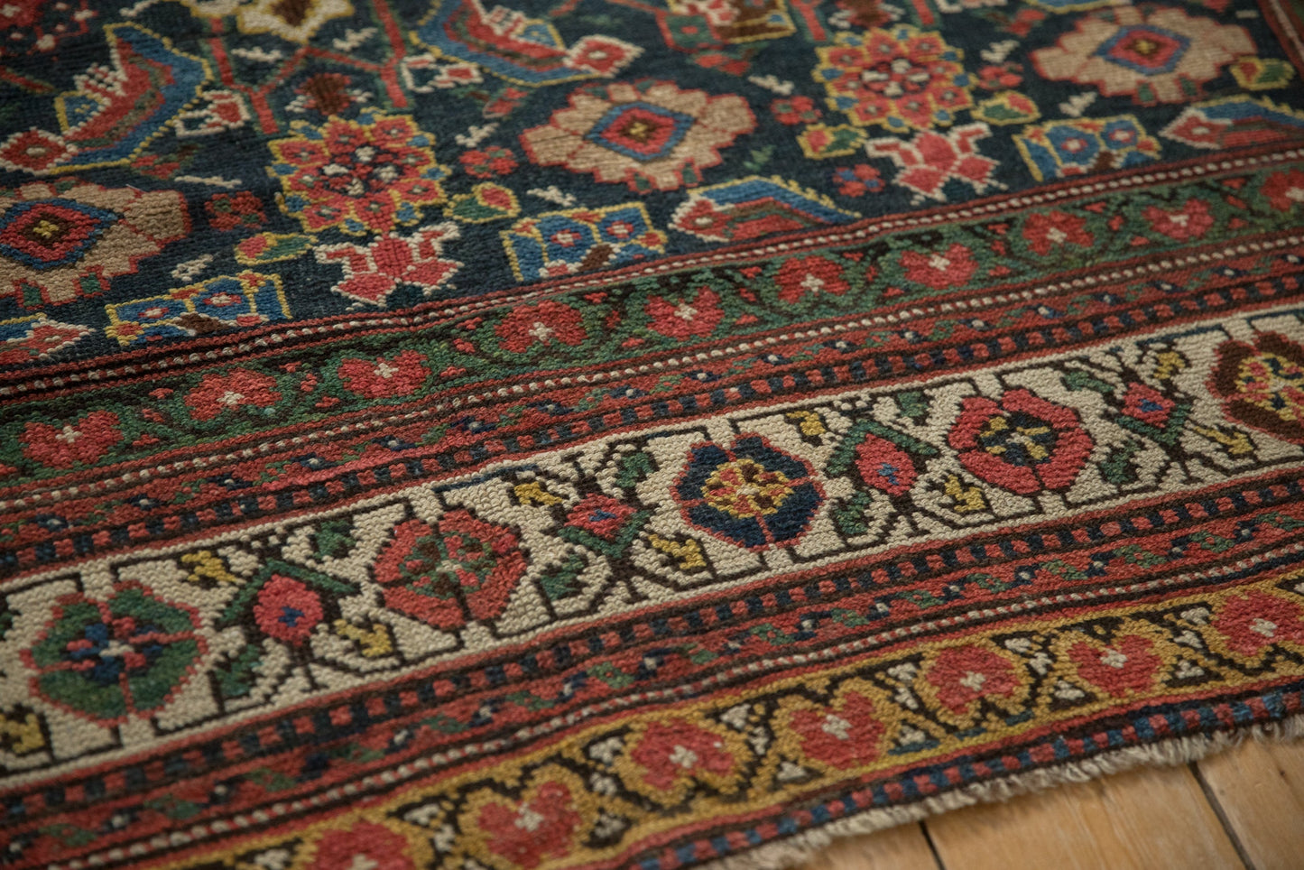 6.5x9 Antique Mahal Carpet