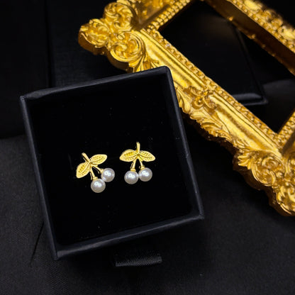 Orecchini a perno con perla e ciliegia