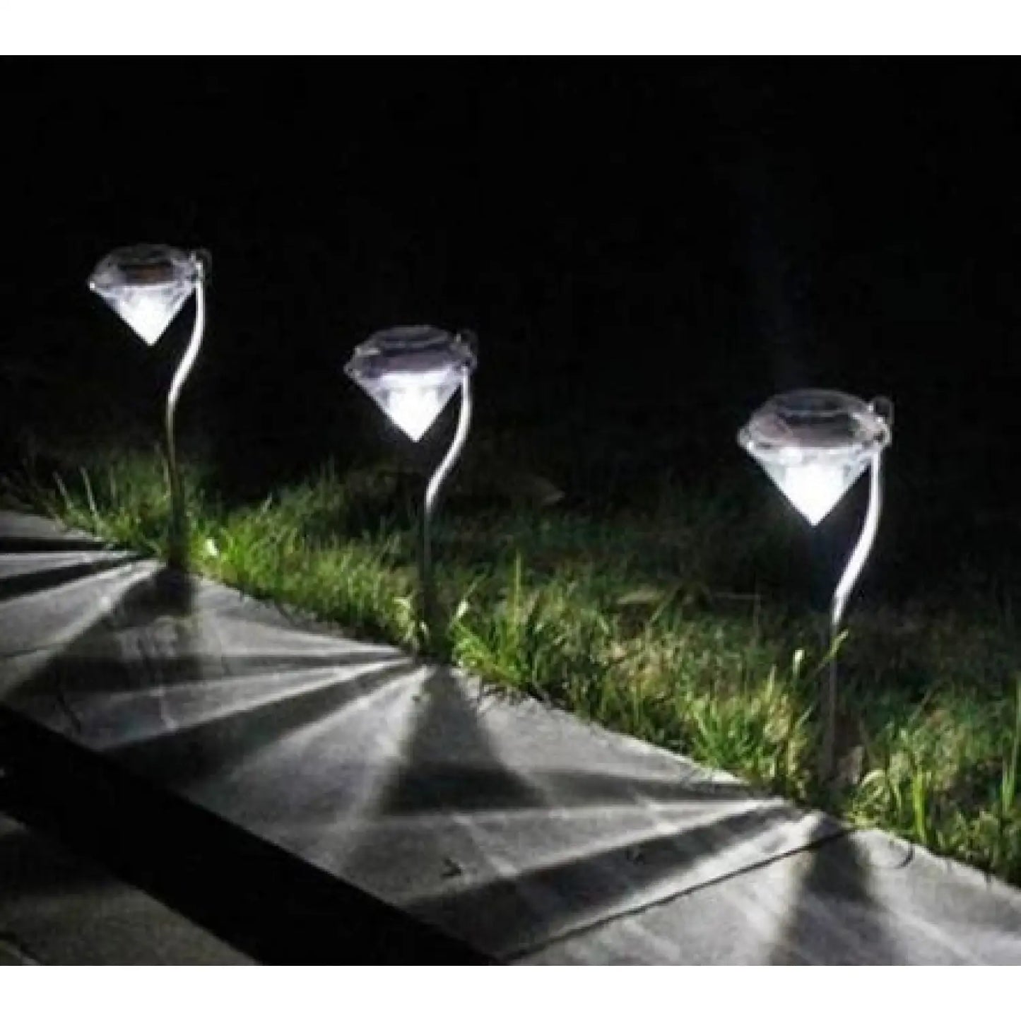 Dekorativ diamantformad solcellsmarklampa för trädgårdsgångar