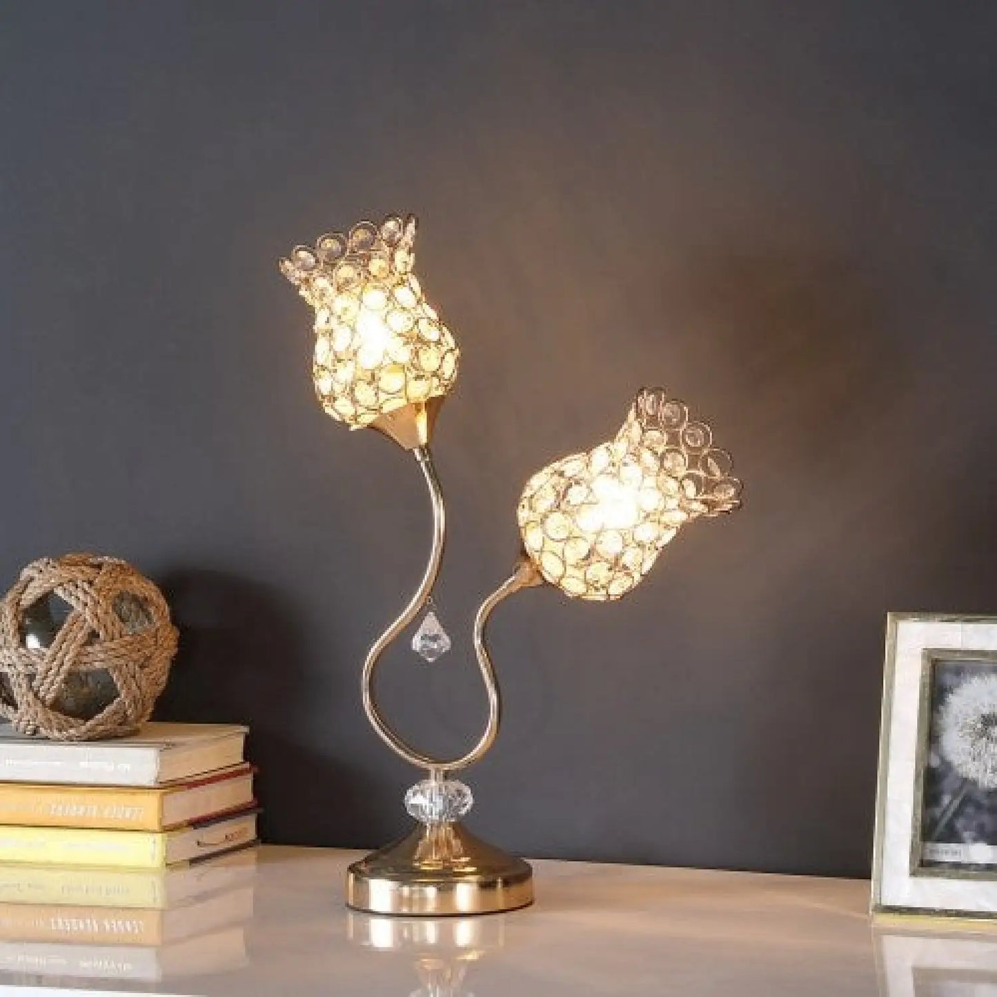 Bordslampa med dubbla blomdesign för läsning och hemmastil