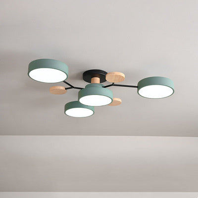 Osvětlení kreativního moderního minimalistického malého bytu