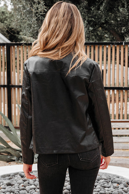 Olive Kunstleder Jacke mit Knöpfen vorne, kastig geschnitten