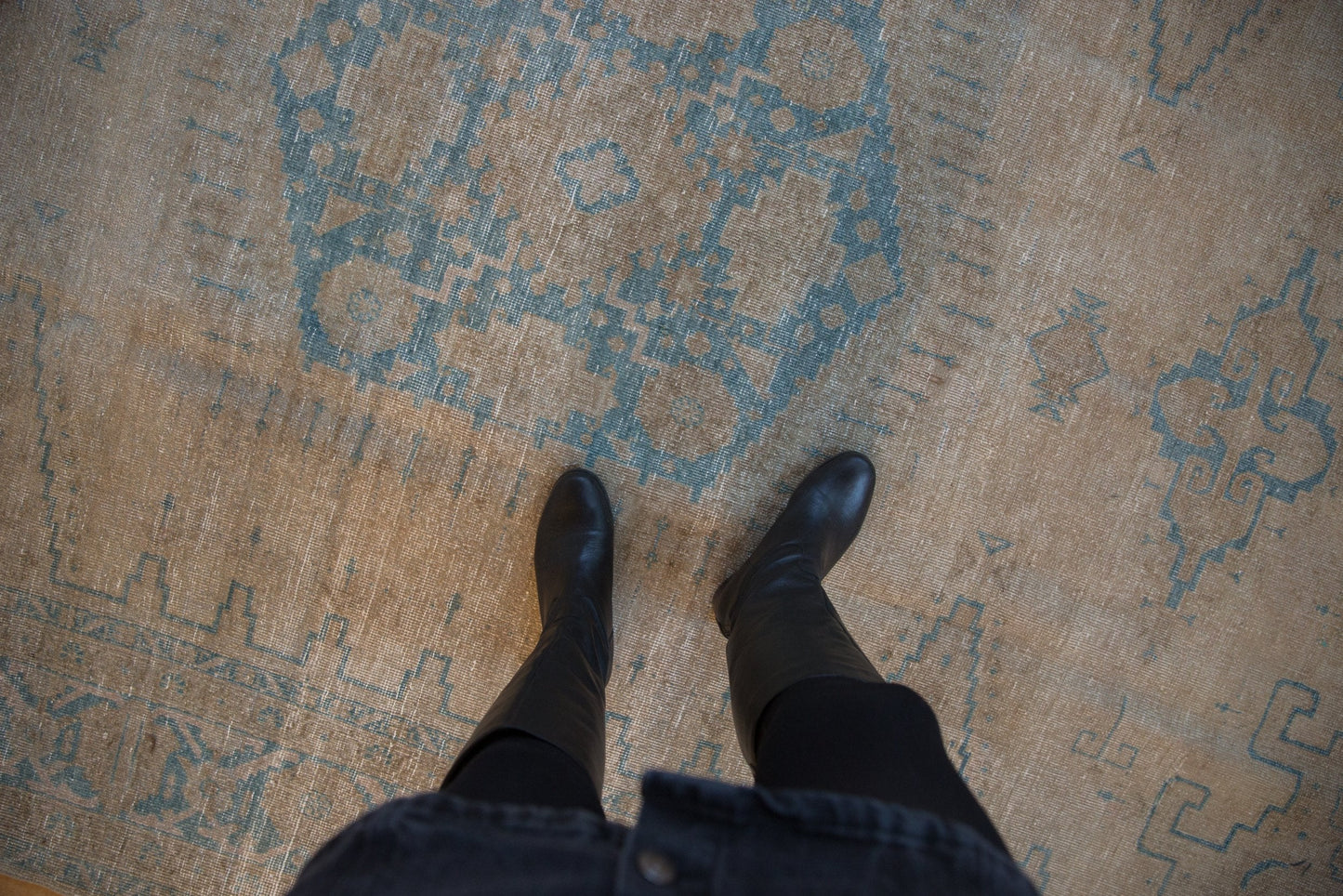 7x10.5 Vintage Distressed Veece Carpet