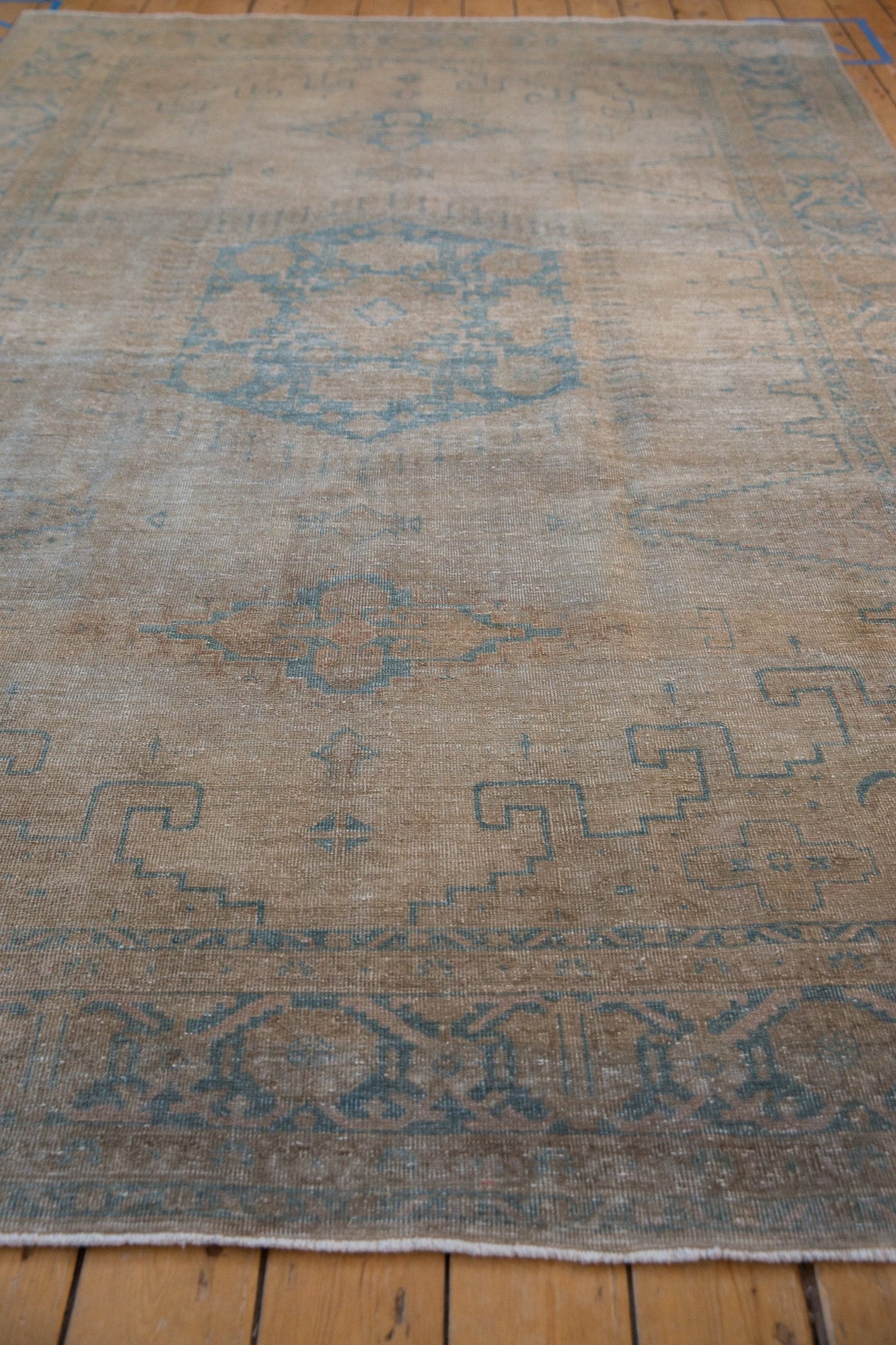 7x10.5 Vintage Distressed Veece Carpet