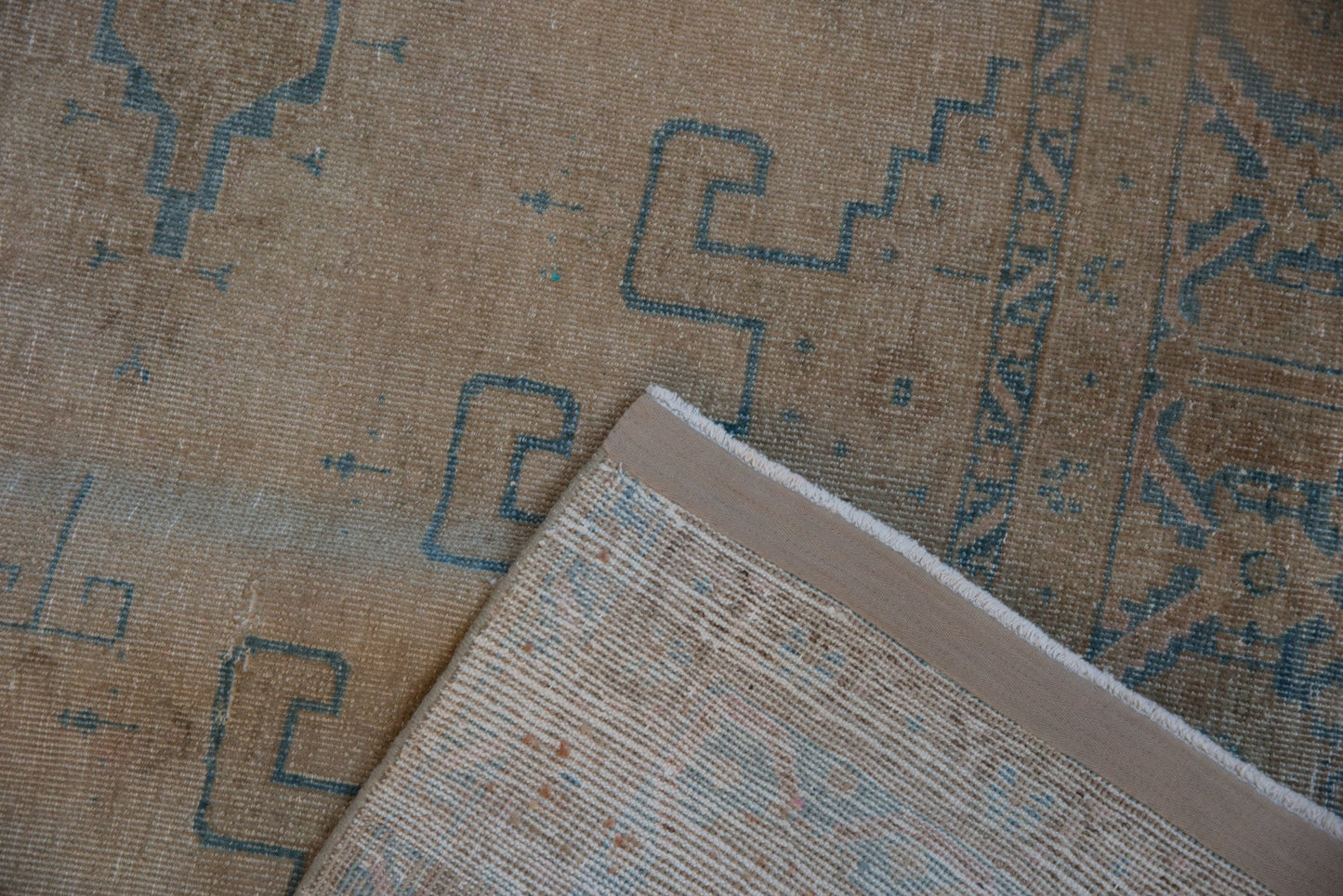 7x10.5 Vintage Distressed Veece Carpet