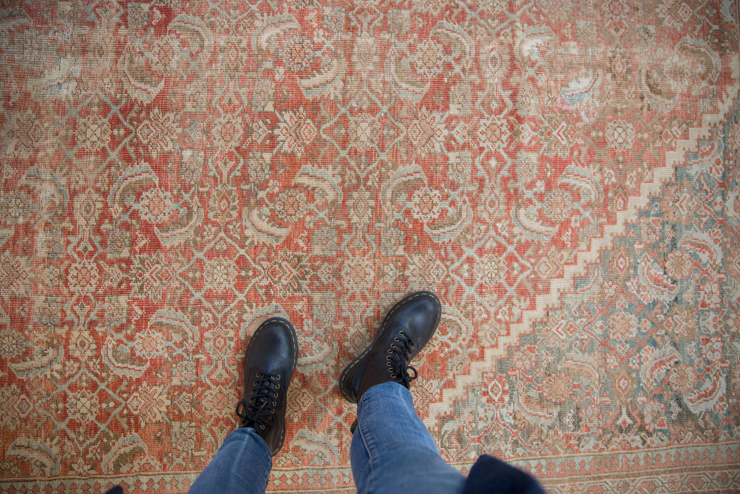 10.5x13 Vintage Distressed Mahal Carpet