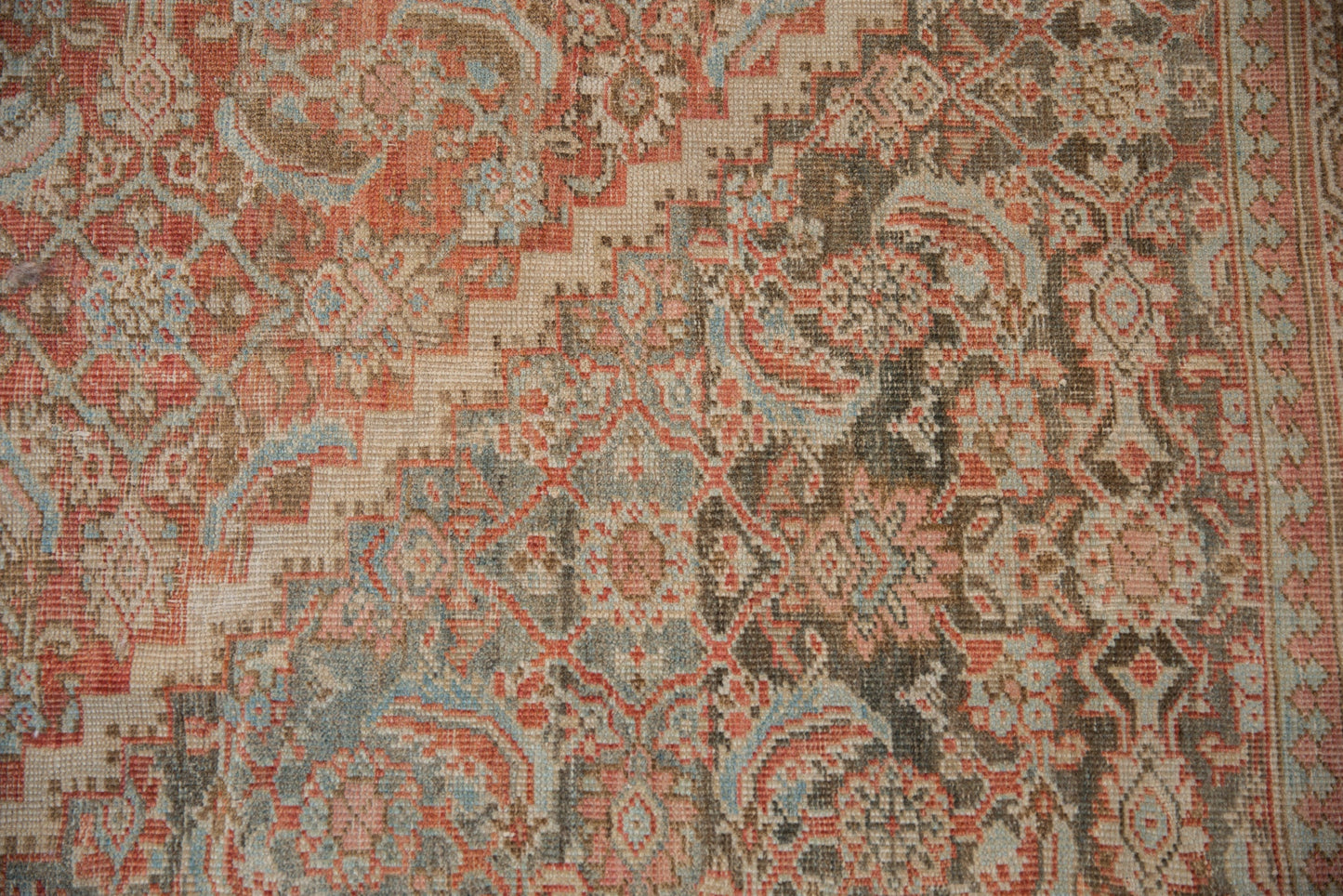 10.5x13 Vintage Distressed Mahal Carpet