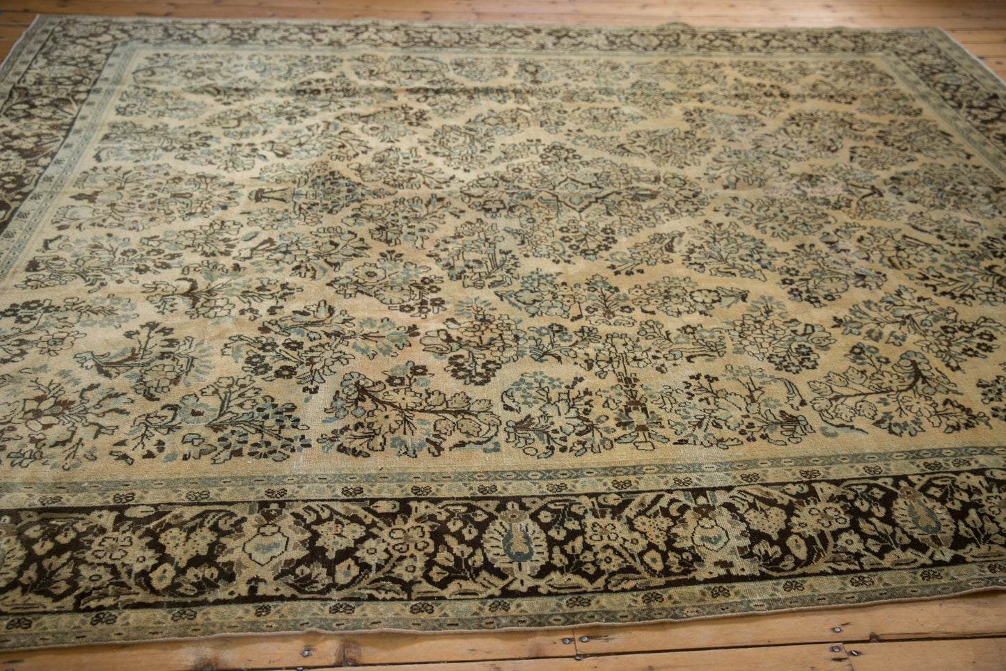 8.5x11.5 Vintage Distressed Arak Carpet