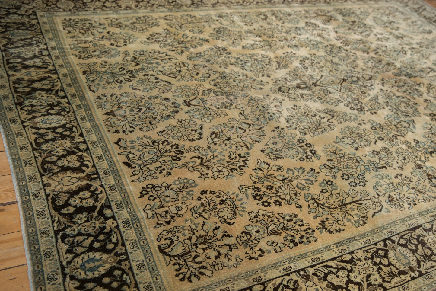 8.5x11.5 Vintage Distressed Arak Carpet