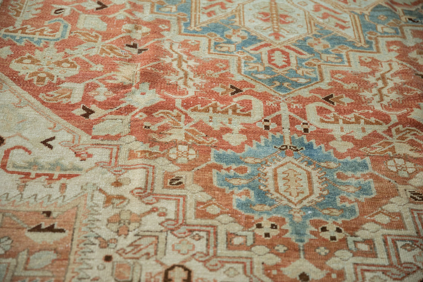 7.5x10.5 Vintage Distressed Heriz Carpet