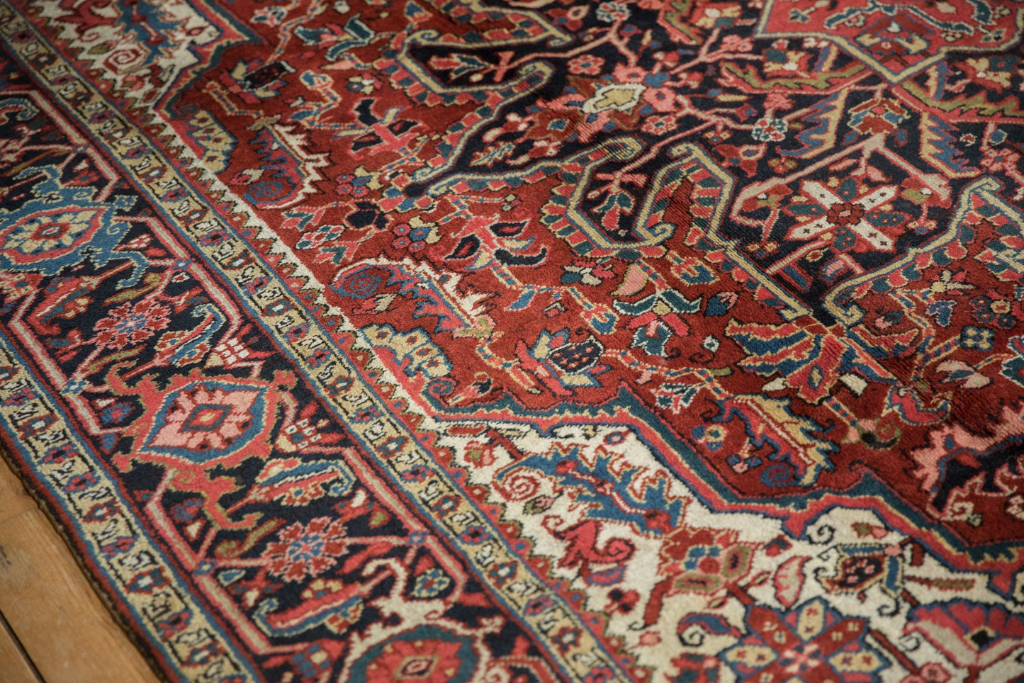 8x11 Vintage Ahar Carpet