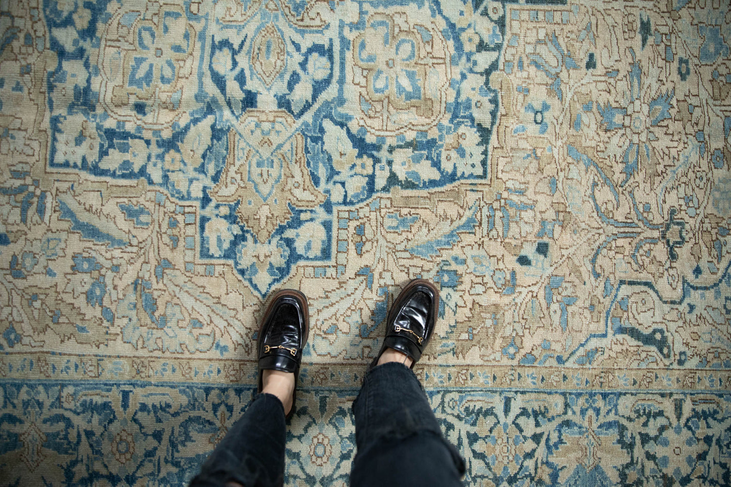 9.5x12.5 Vintage Distressed Heriz Carpet