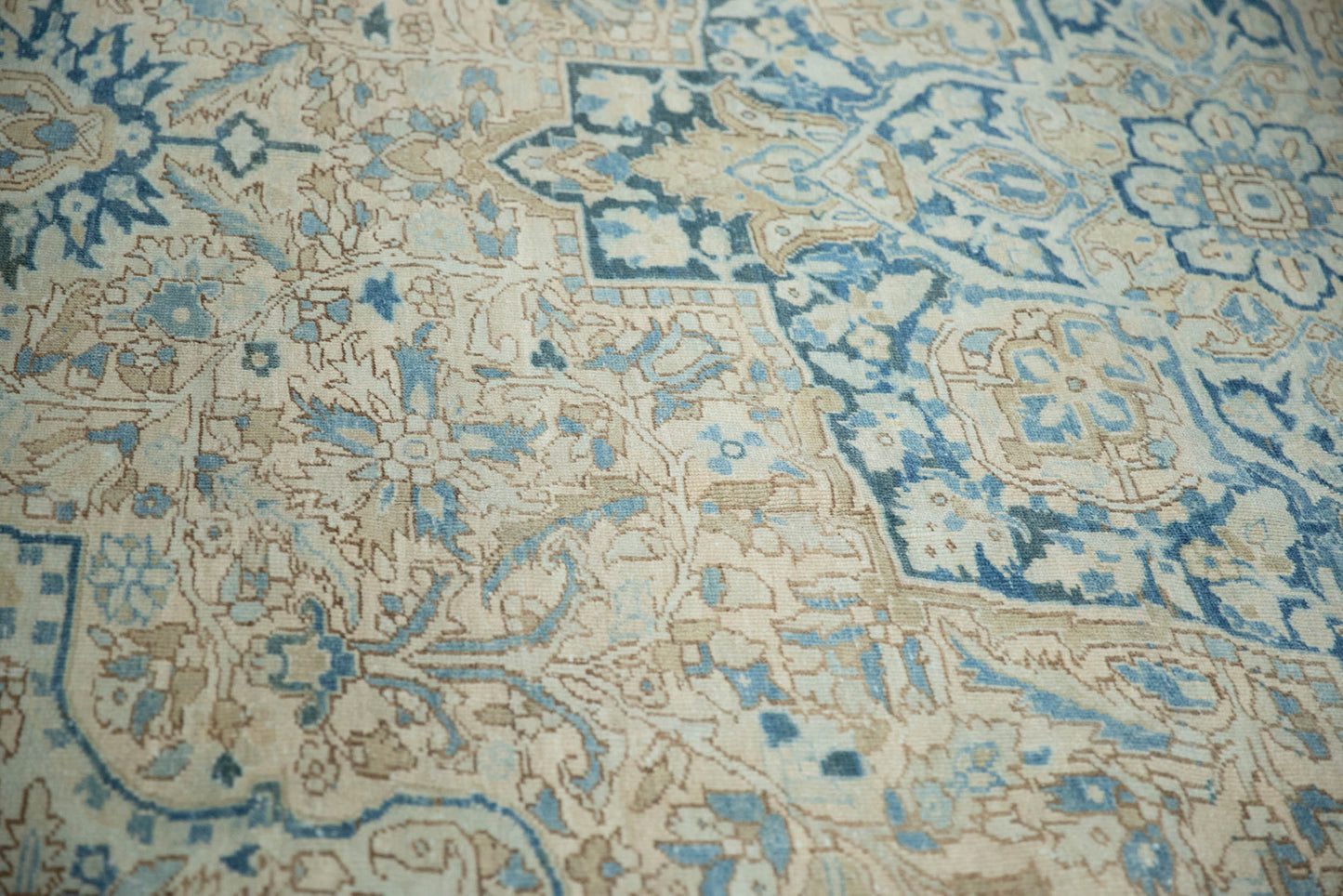 9.5x12.5 Vintage Distressed Heriz Carpet