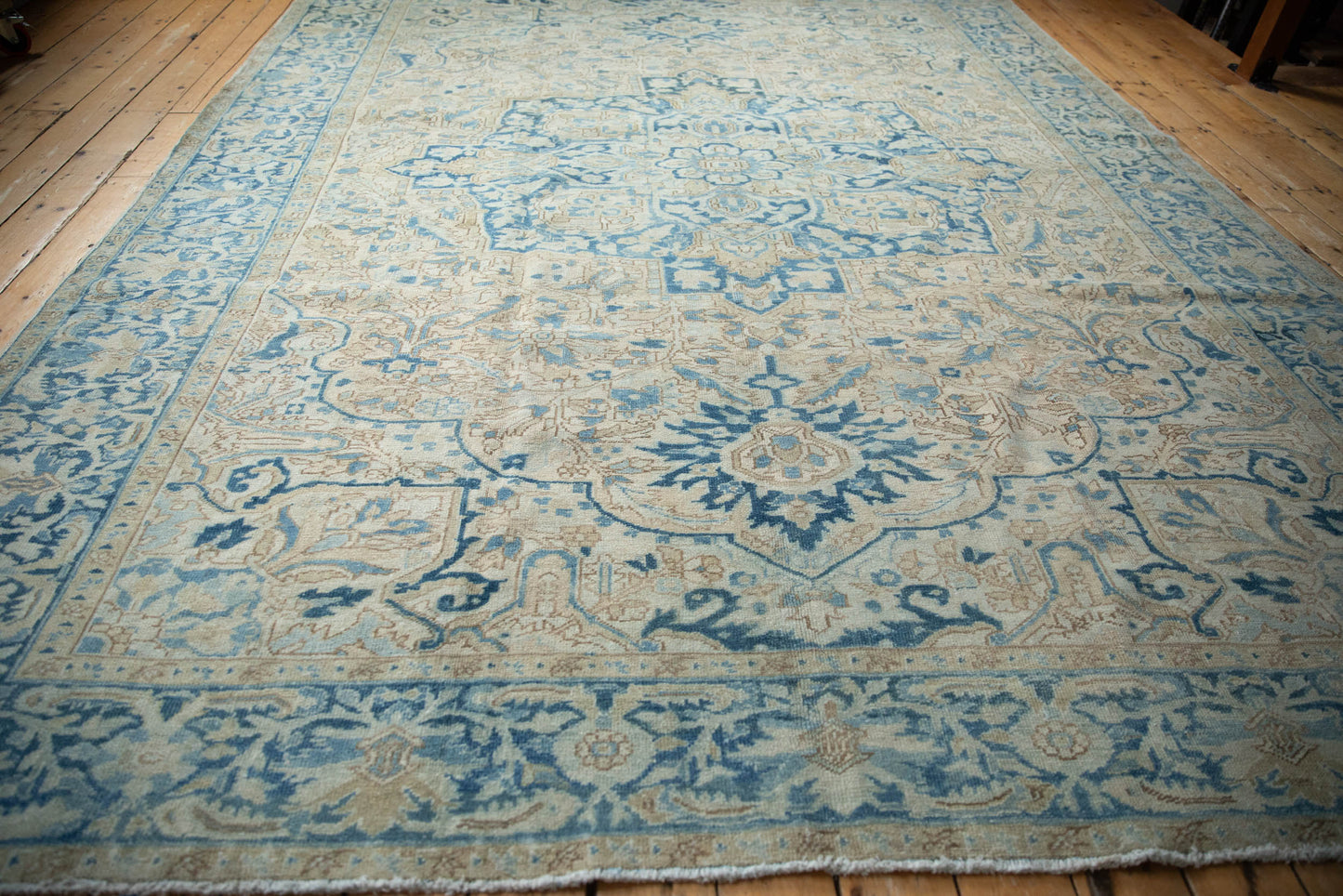 9.5x12.5 Vintage Distressed Heriz Carpet