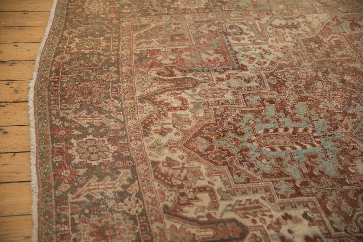 8x11.5 Vintage Distressed Heriz Carpet