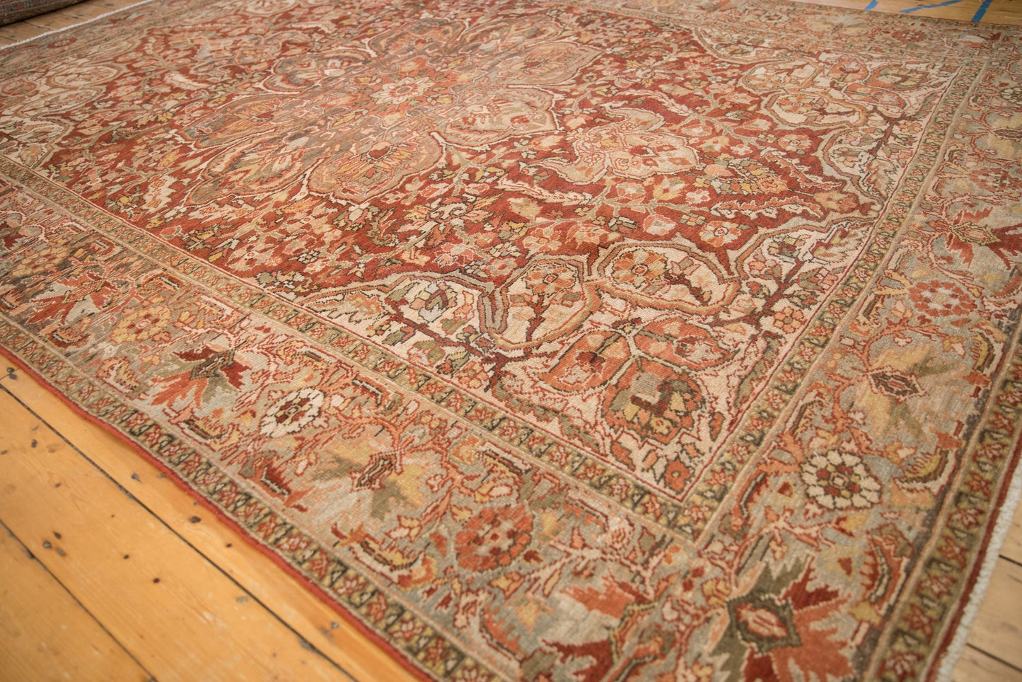 8x11 Vintage Distressed Ahar Carpet