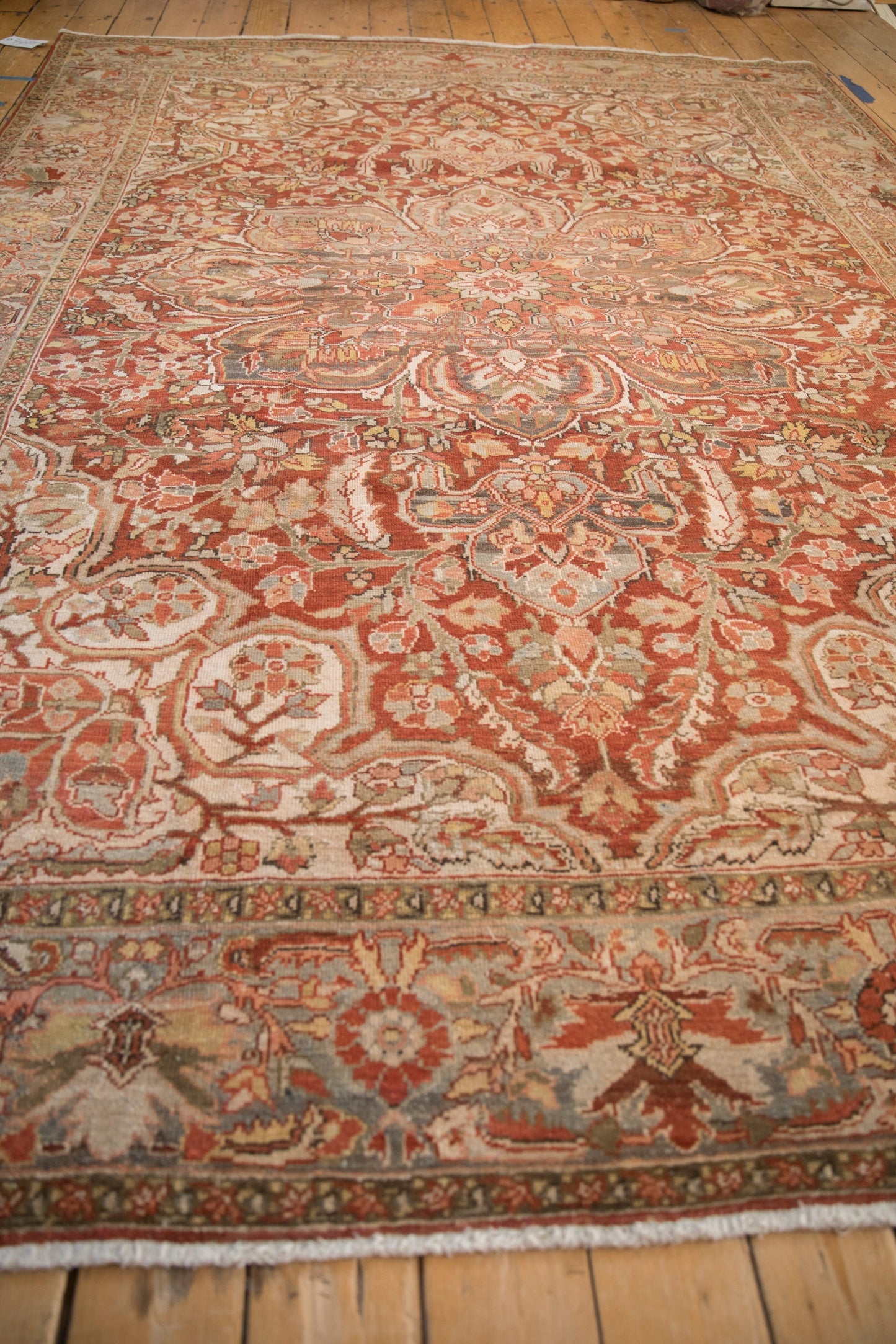 8x11 Vintage Distressed Ahar Carpet