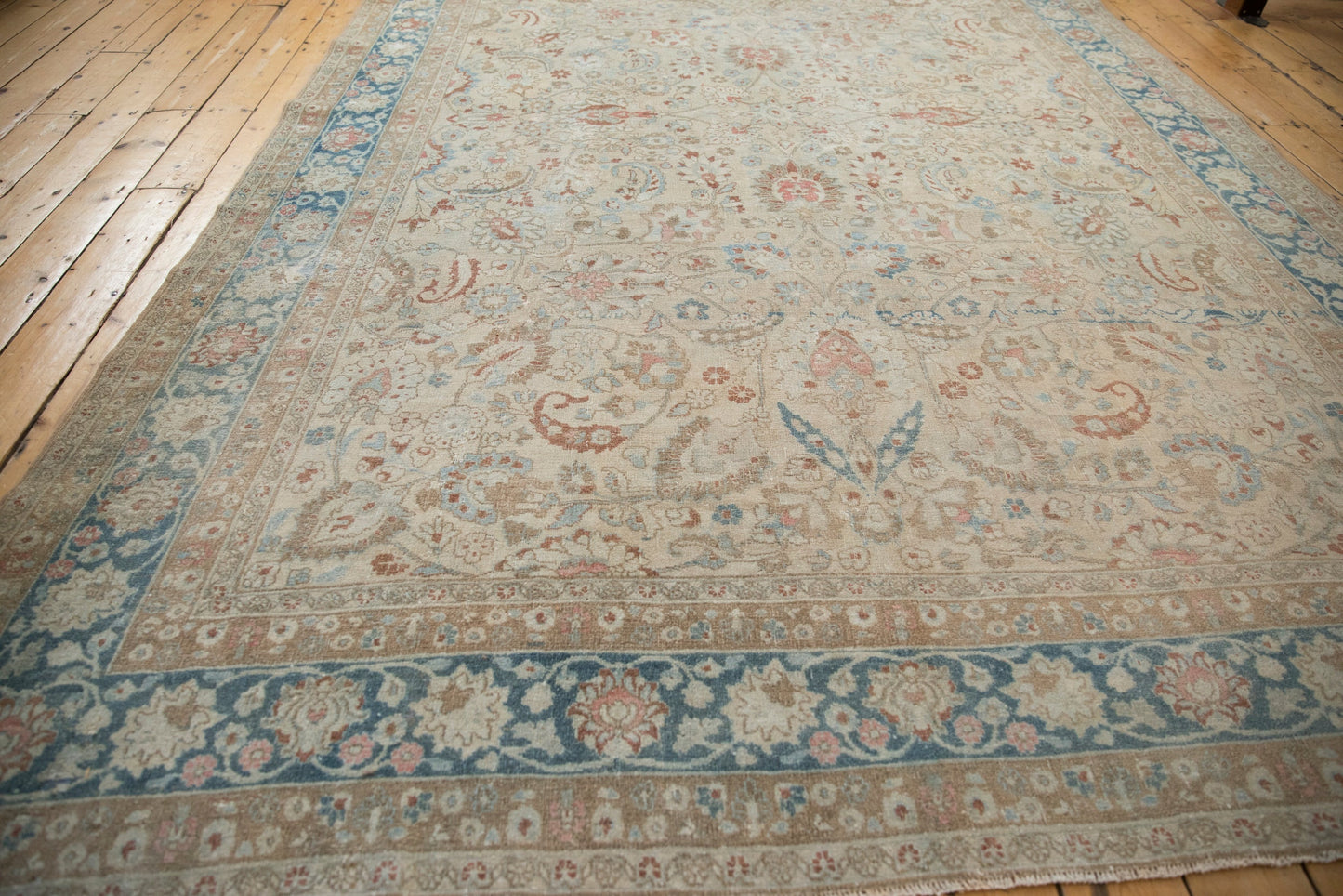 8.5x12 Vintage Distressed Meshed Carpet
