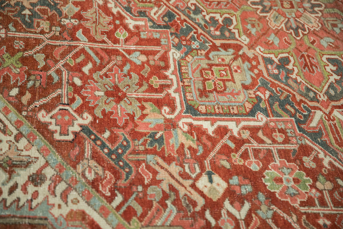 8x10.5 Vintage Distressed Heriz Carpet