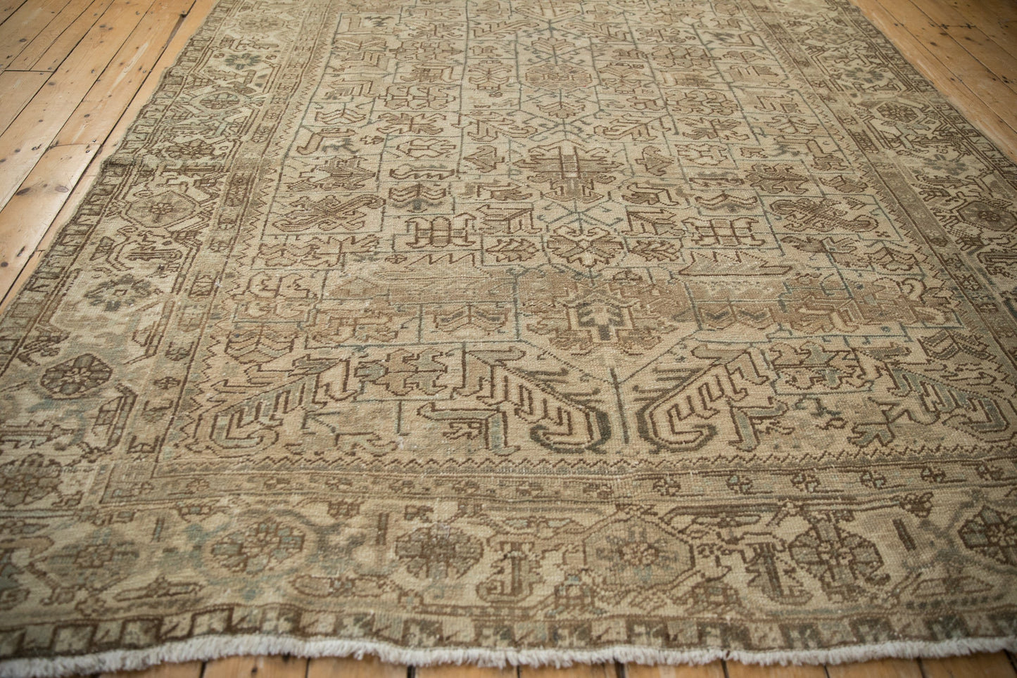 8x11 Vintage Distressed Mehrivan Carpet