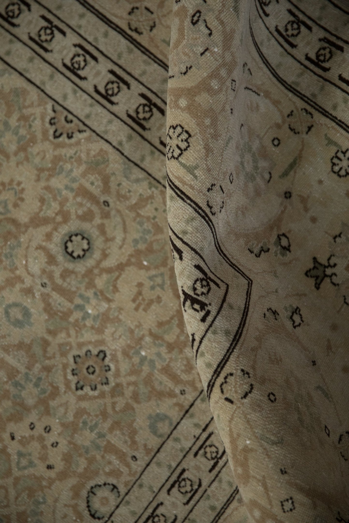 8x11.5 Vintage Distressed Tabriz Carpet