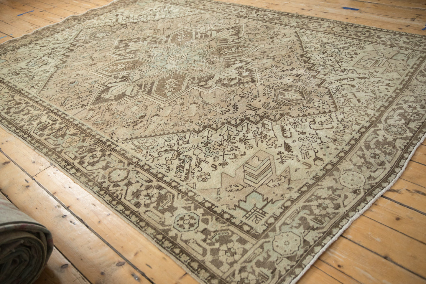 8x11 Vintage Distressed Mehrivan Carpet