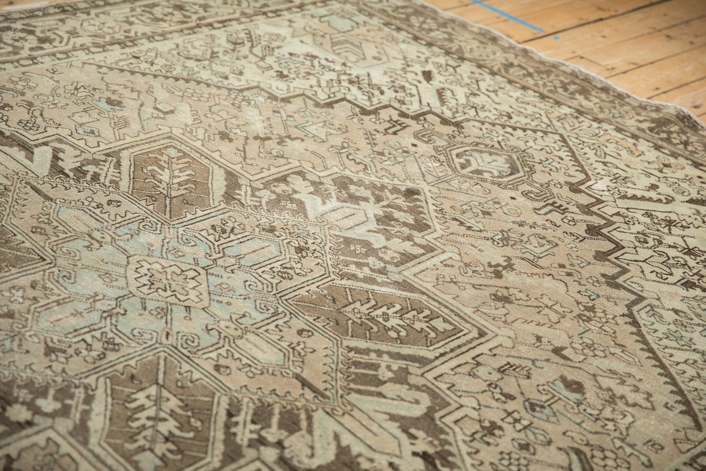 8x11 Vintage Distressed Mehrivan Carpet