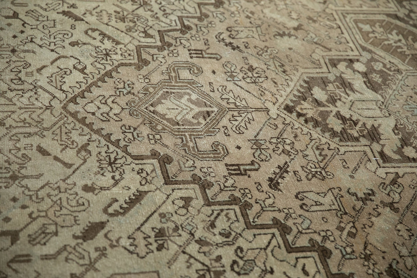 8x11 Vintage Distressed Mehrivan Carpet