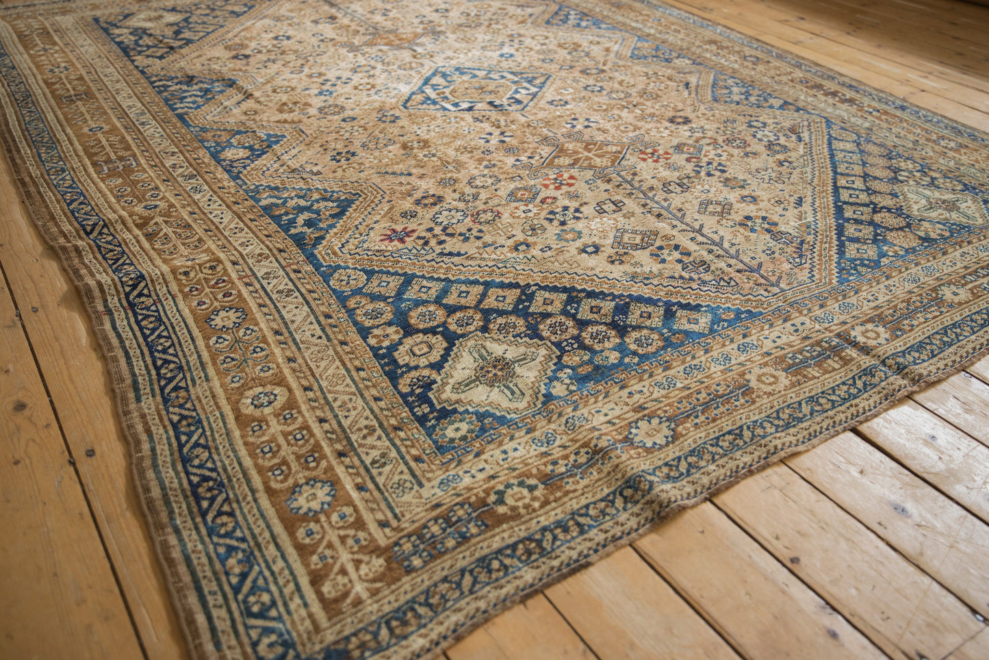 7.5x9.5 Vintage Distressed Qashqai Carpet